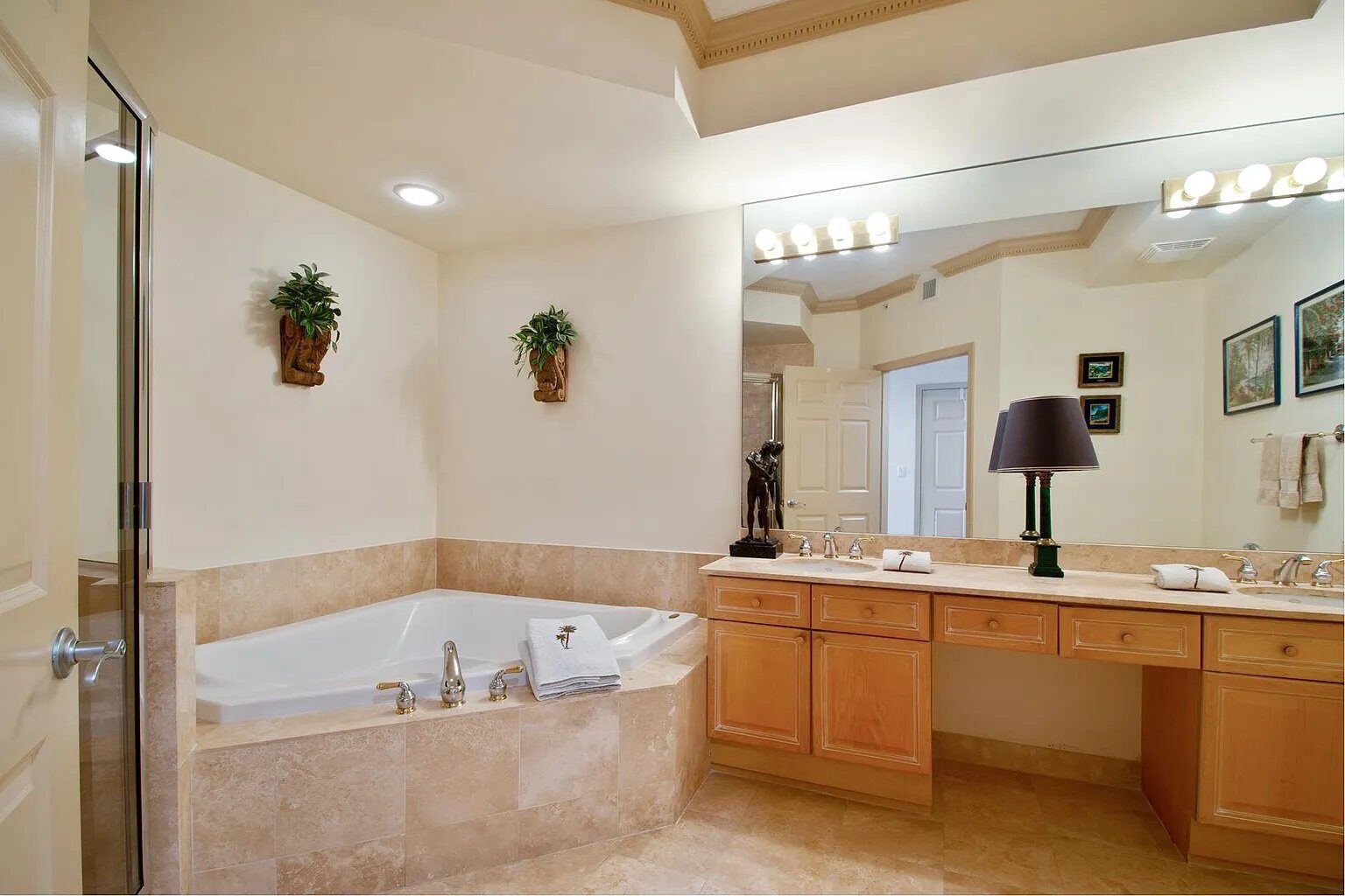 Las Olas bathroom, before
